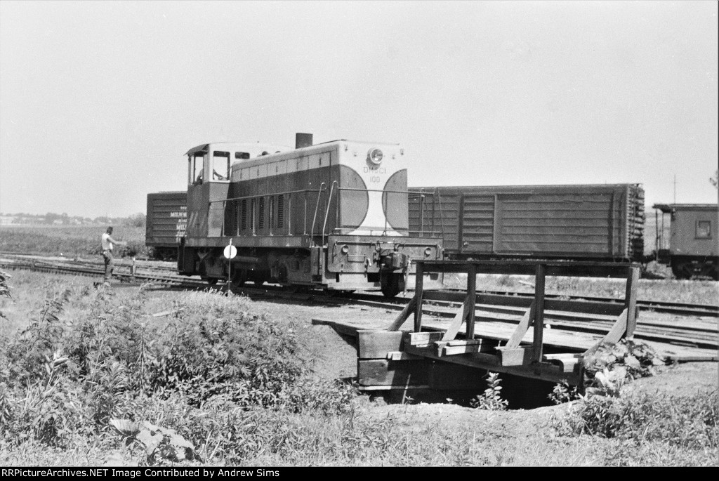 DMCI 100